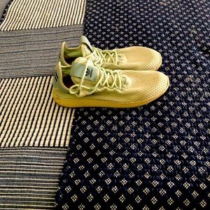 Men’s Adidas used Pharrell Williams Tennis shoes.
